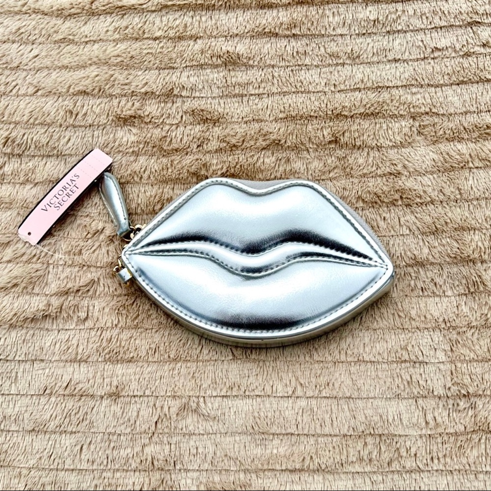 VICTORIAS SECRET METALLIC SILVER LIPS WALLET